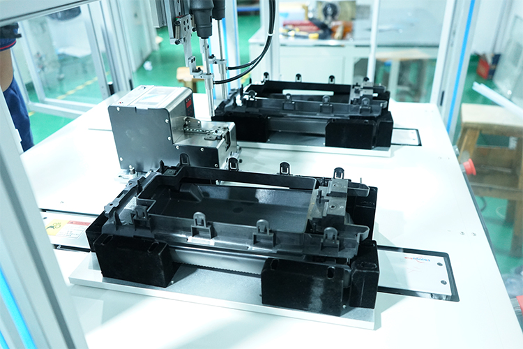 Three axis double head screw locking machine